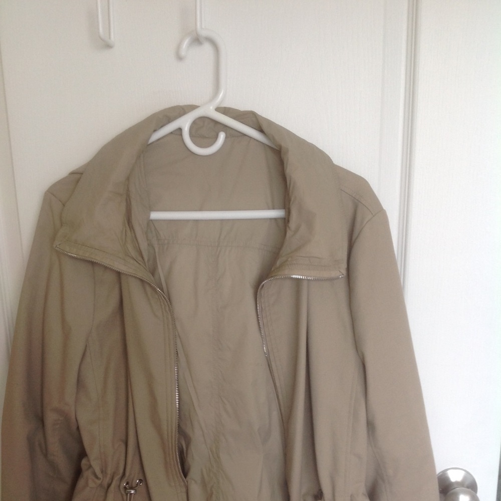 Reversible rain jacket